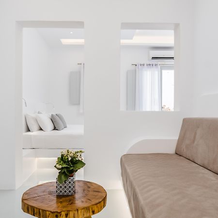 Serenita Luxury Suites Akrotírion Exteriör bild