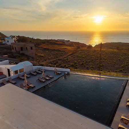 Serenita Luxury Suites Akrotírion Exteriör bild