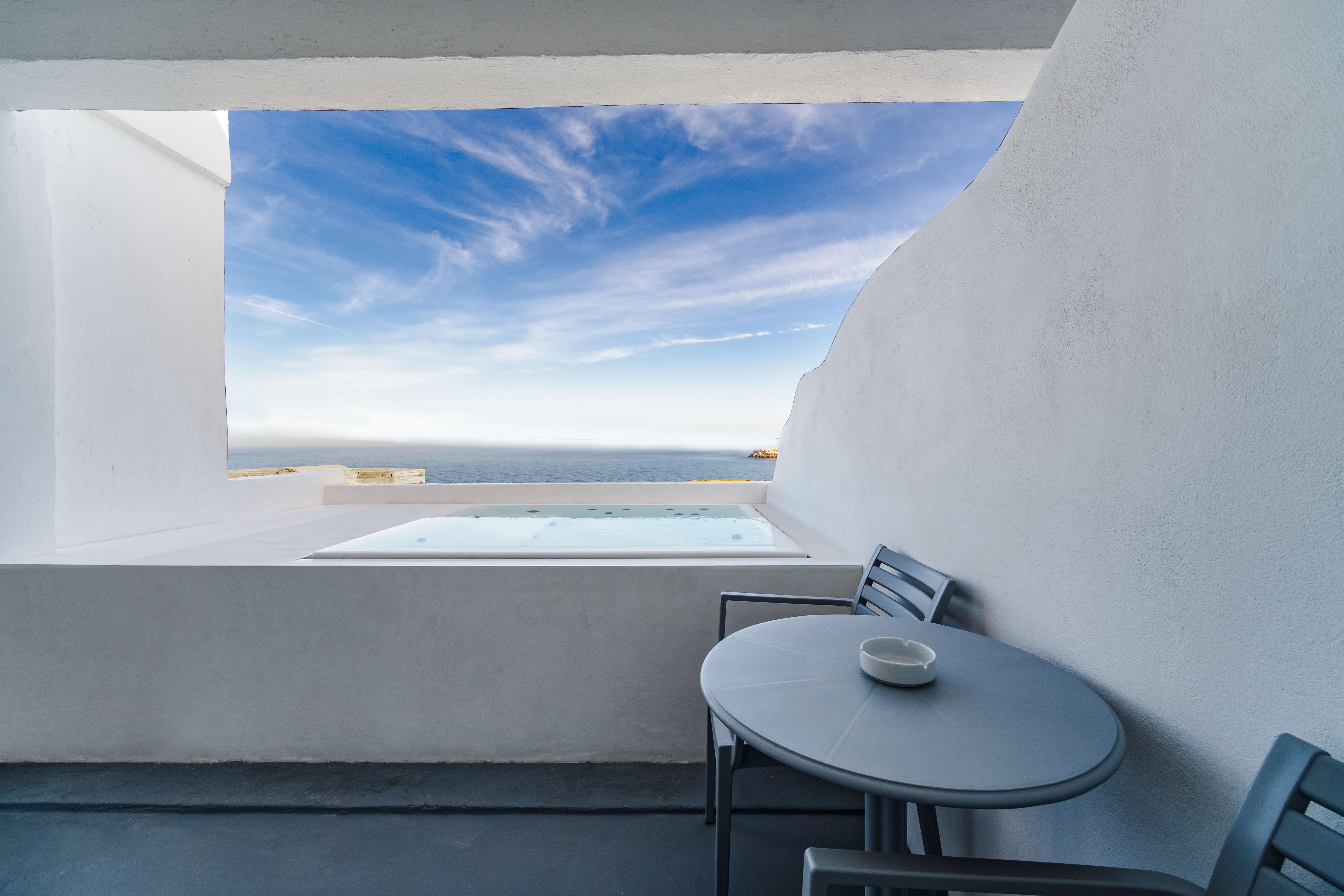 Serenita Luxury Suites Akrotírion Exteriör bild
