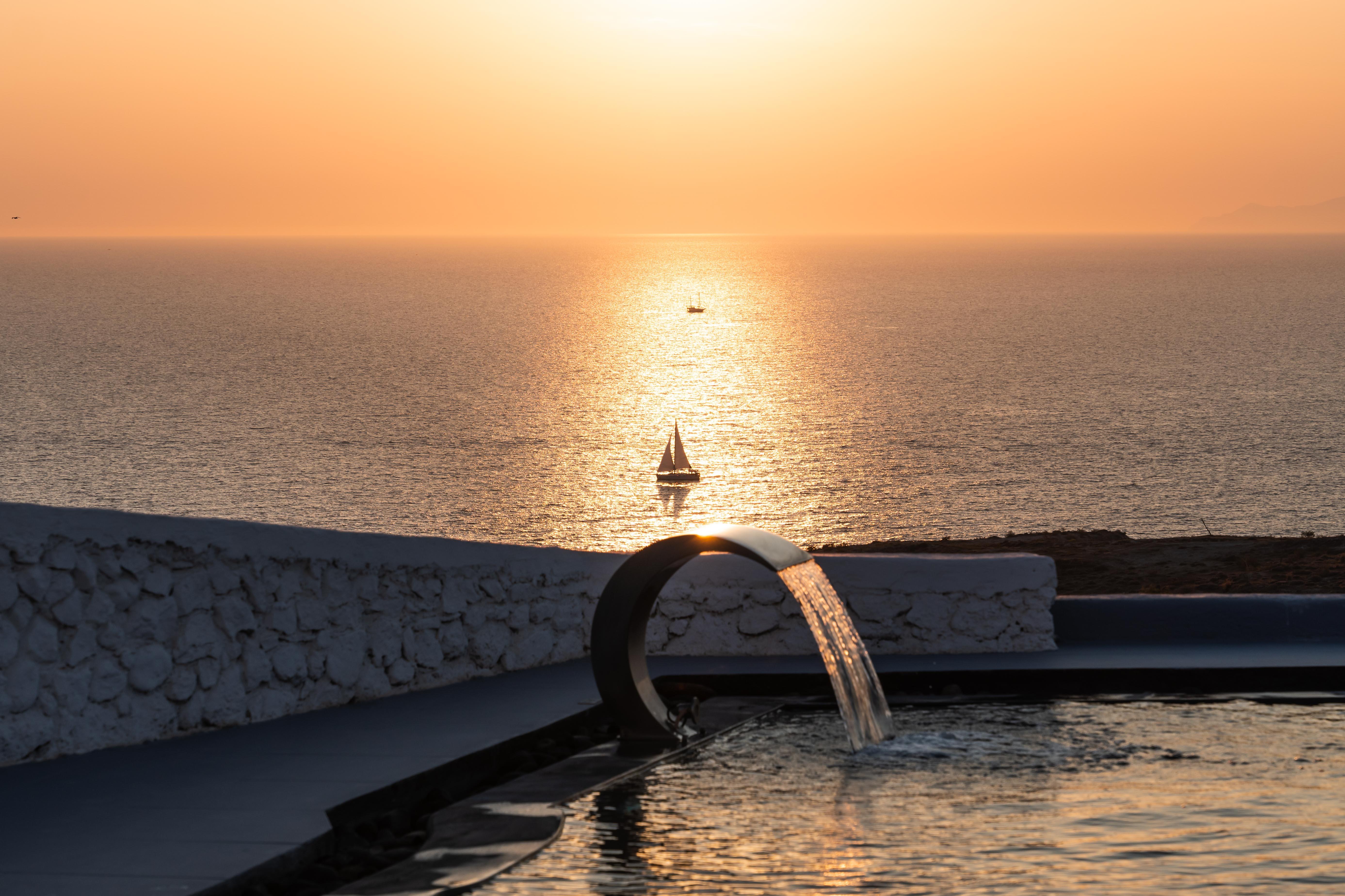 Serenita Luxury Suites Akrotírion Exteriör bild