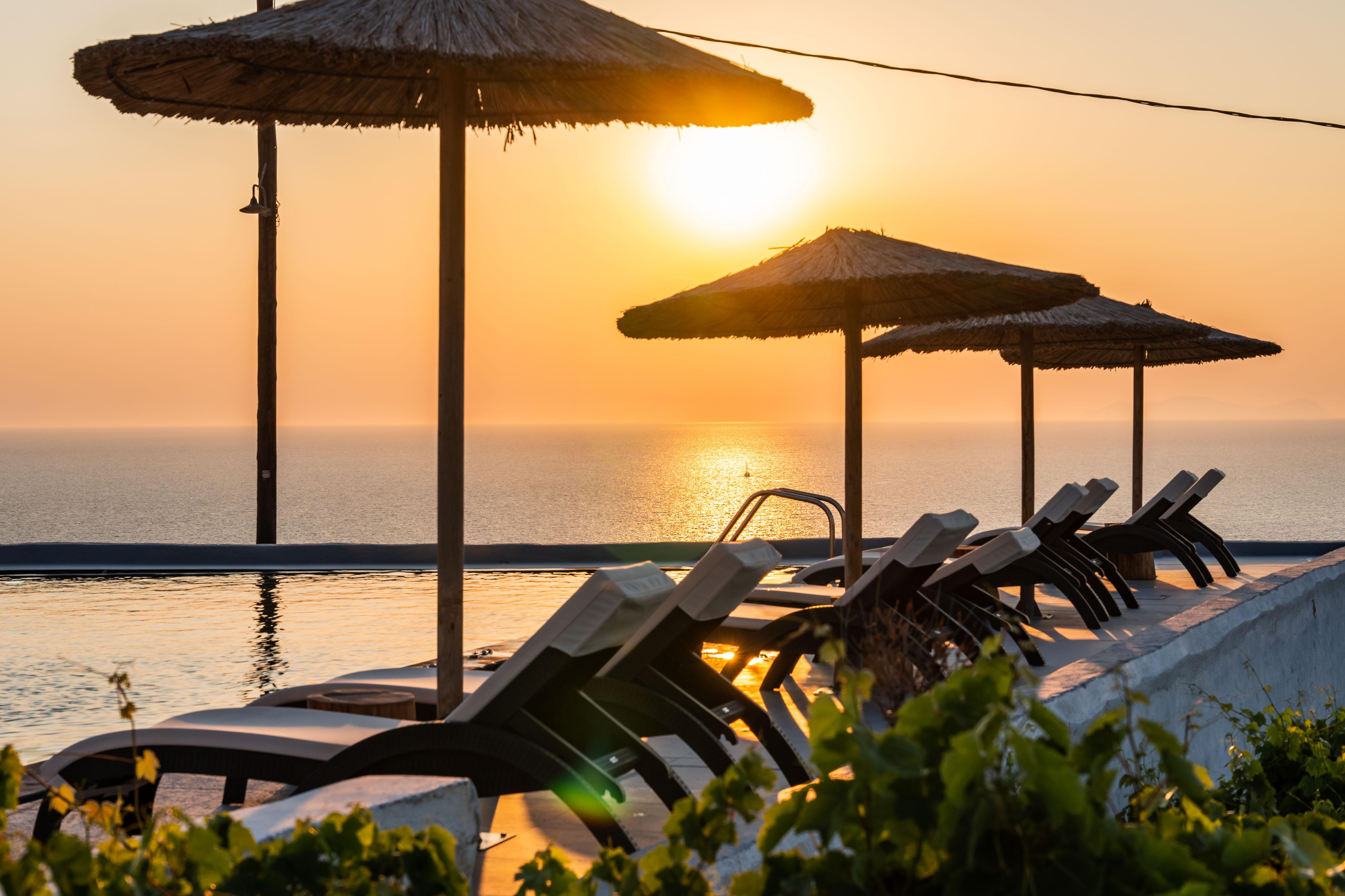 Serenita Luxury Suites Akrotírion Exteriör bild