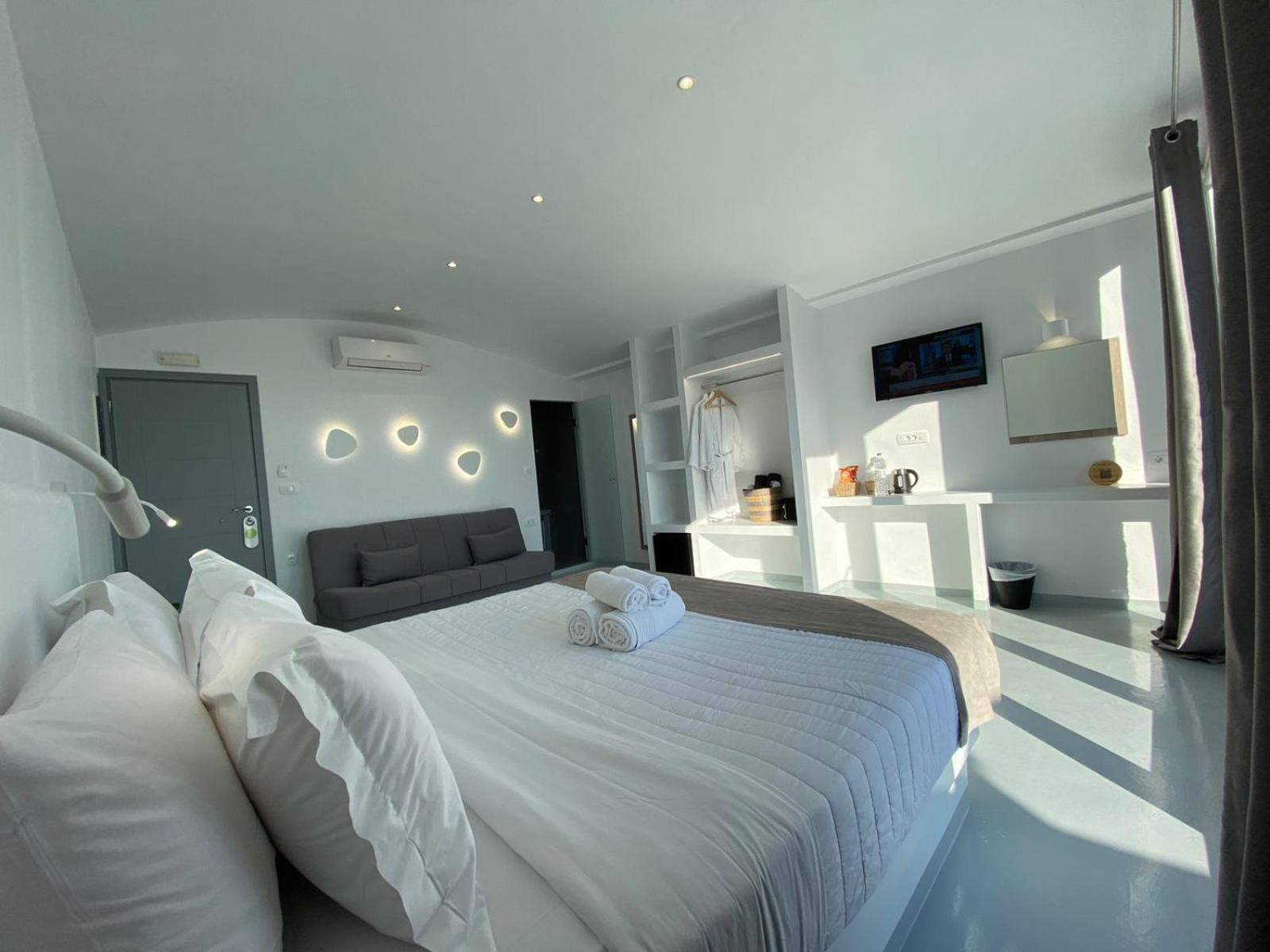 Serenita Luxury Suites Akrotírion Exteriör bild