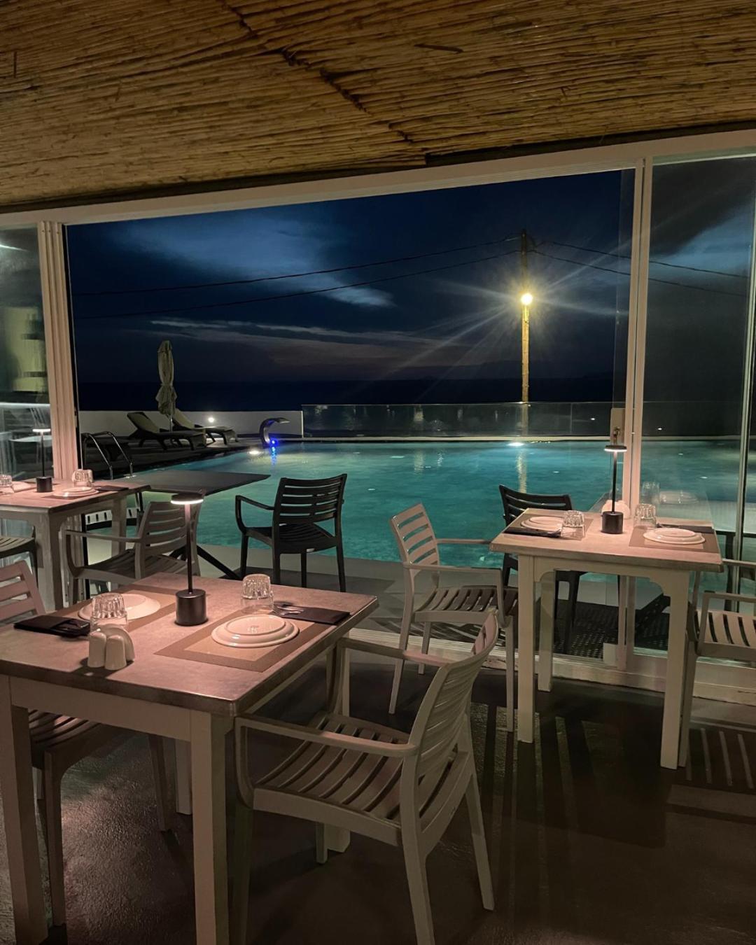 Serenita Luxury Suites Akrotírion Exteriör bild