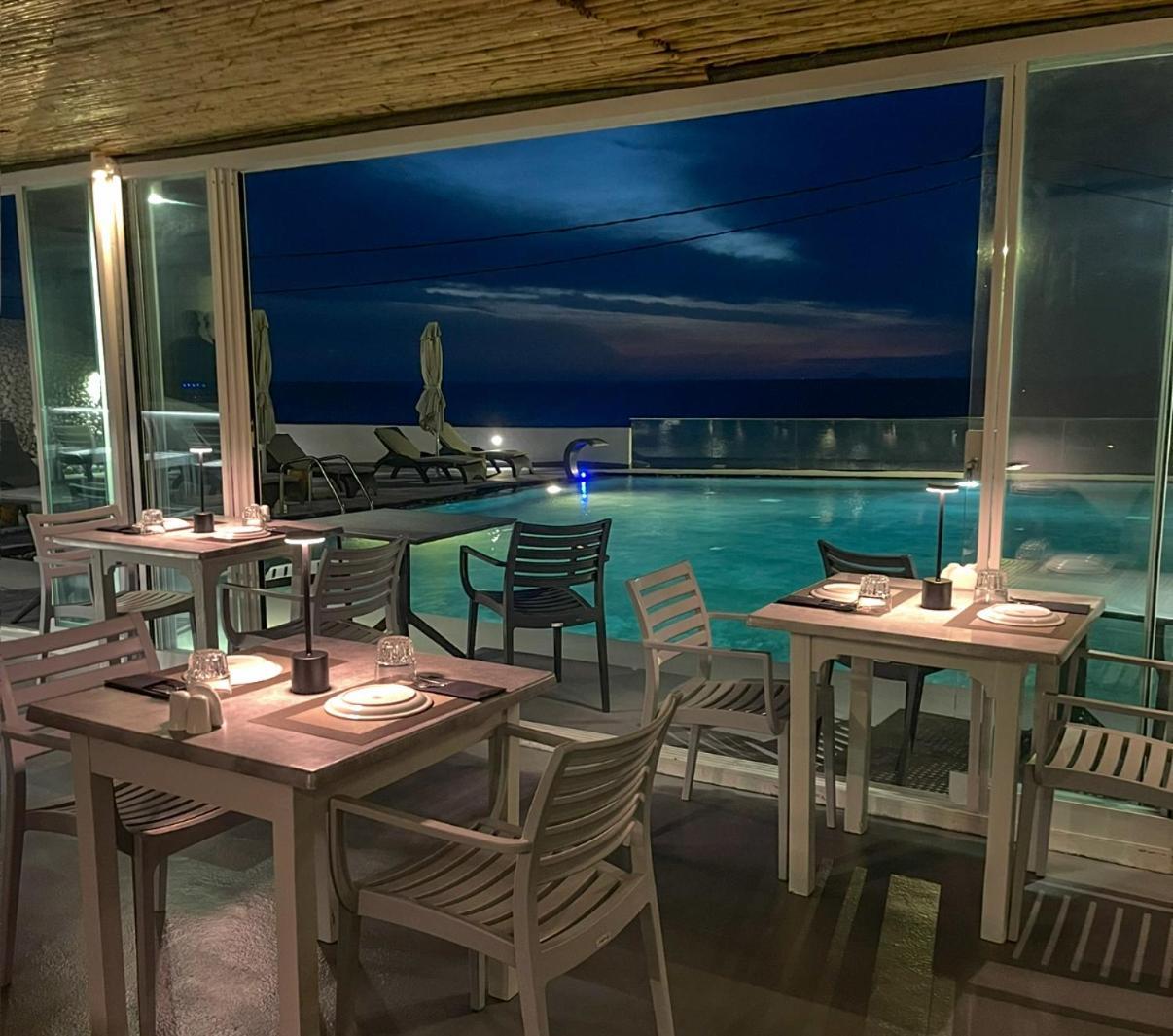 Serenita Luxury Suites Akrotírion Exteriör bild