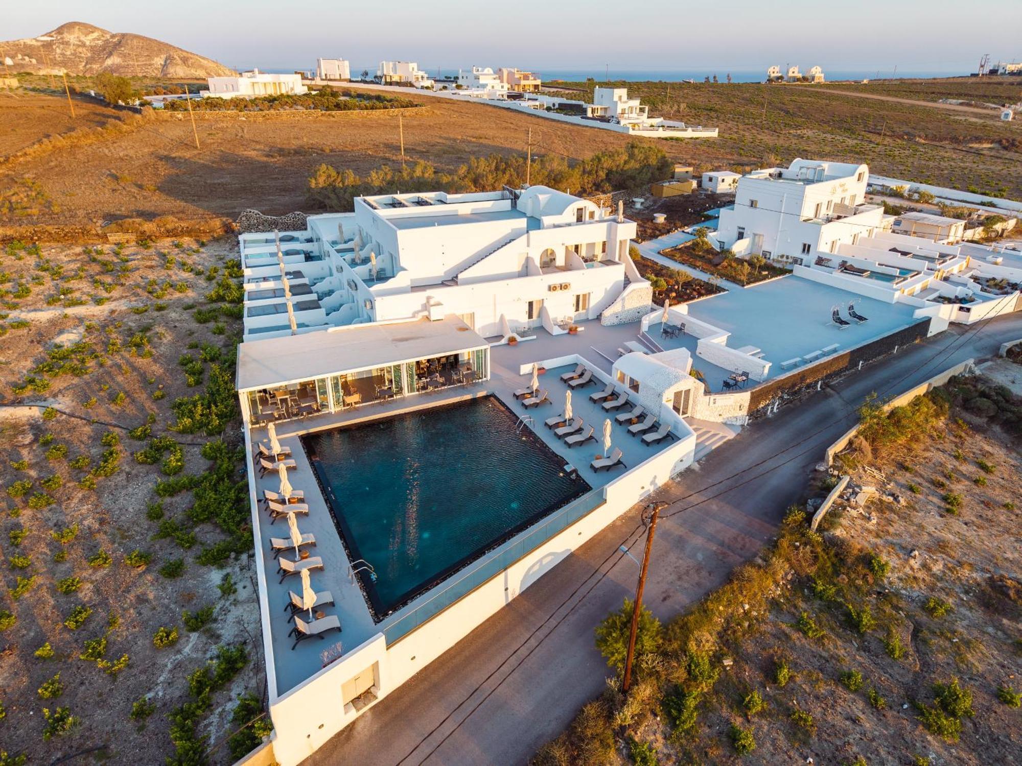 Serenita Luxury Suites Akrotírion Exteriör bild