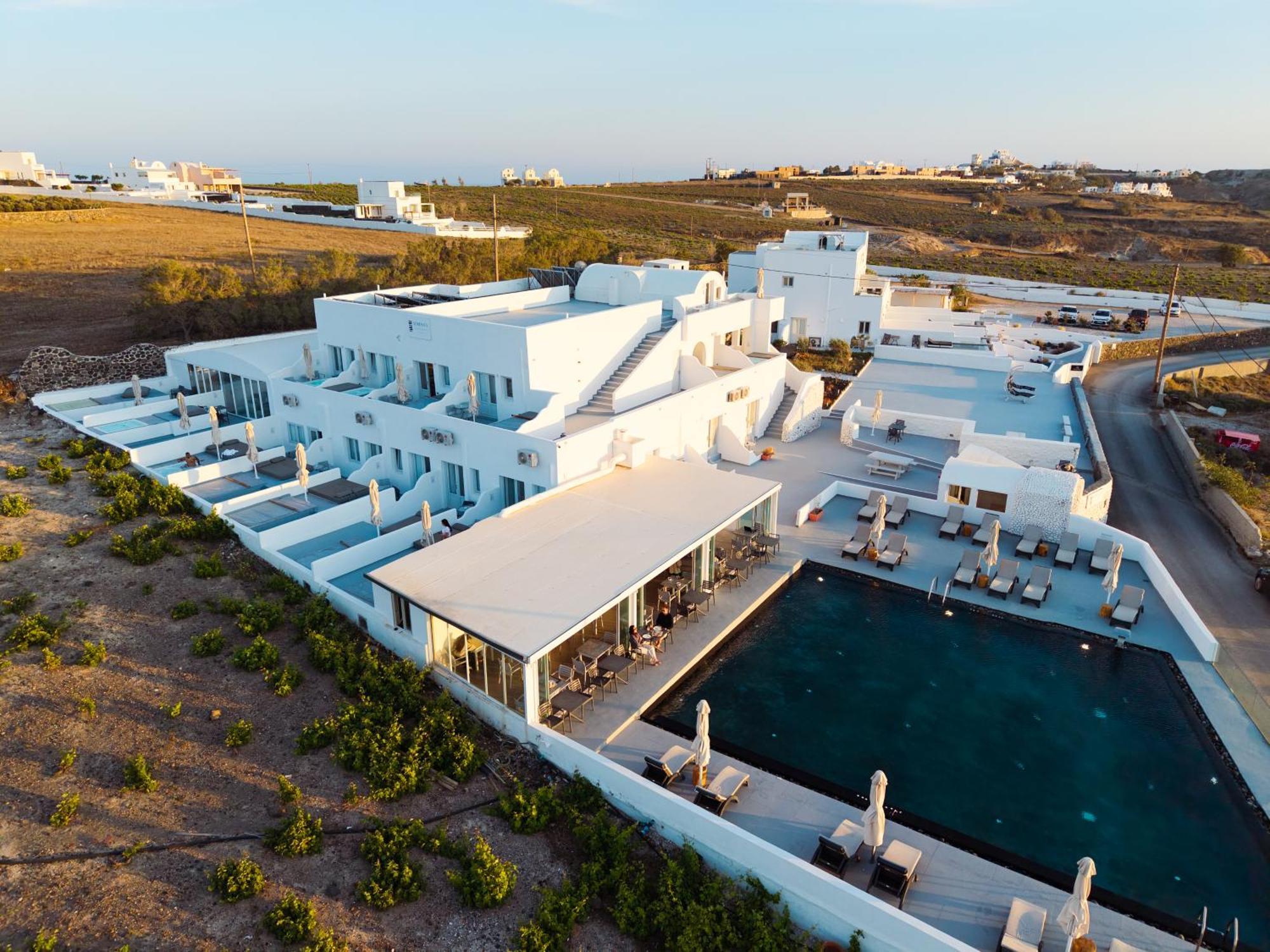 Serenita Luxury Suites Akrotírion Exteriör bild