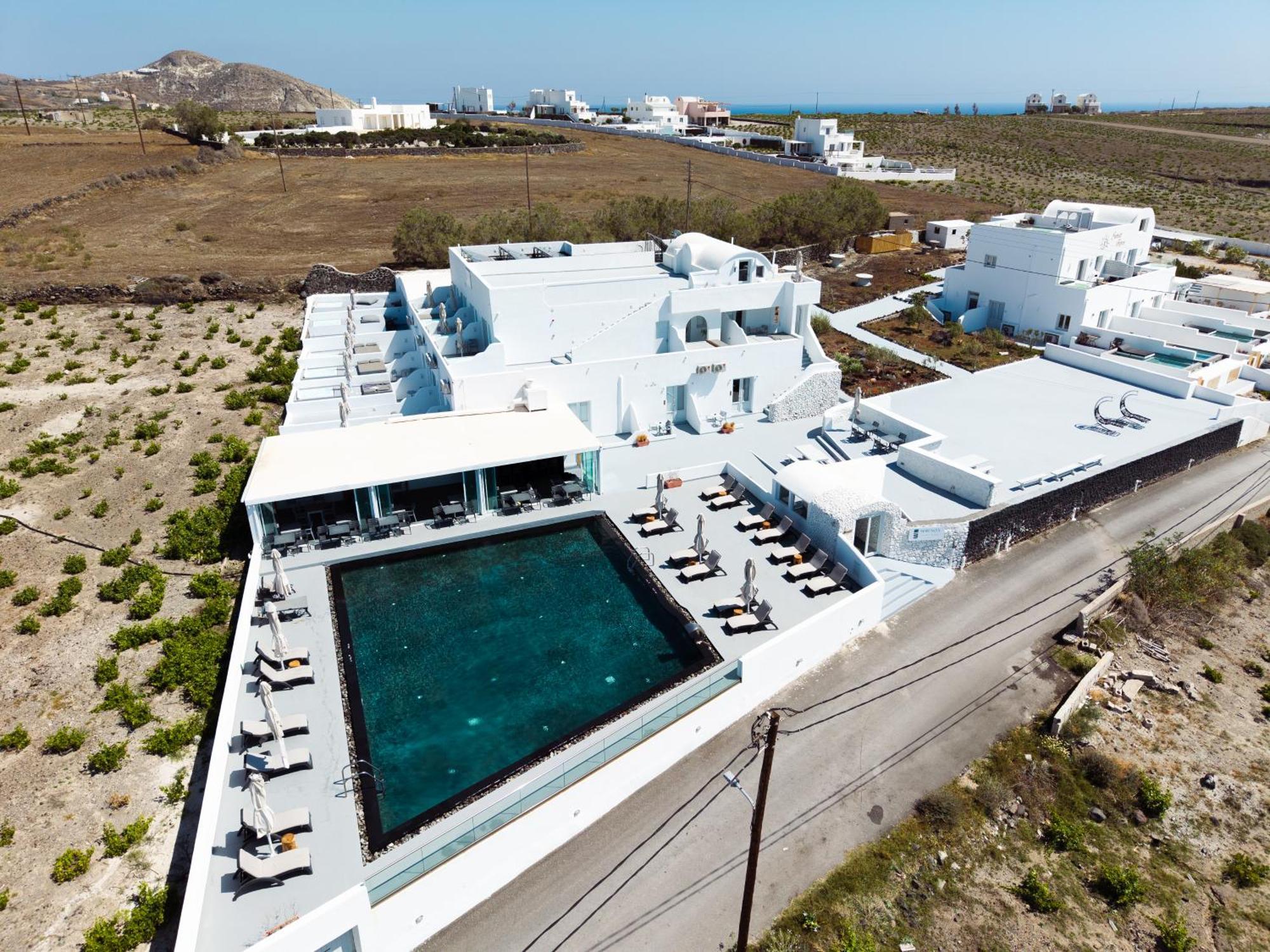 Serenita Luxury Suites Akrotírion Exteriör bild