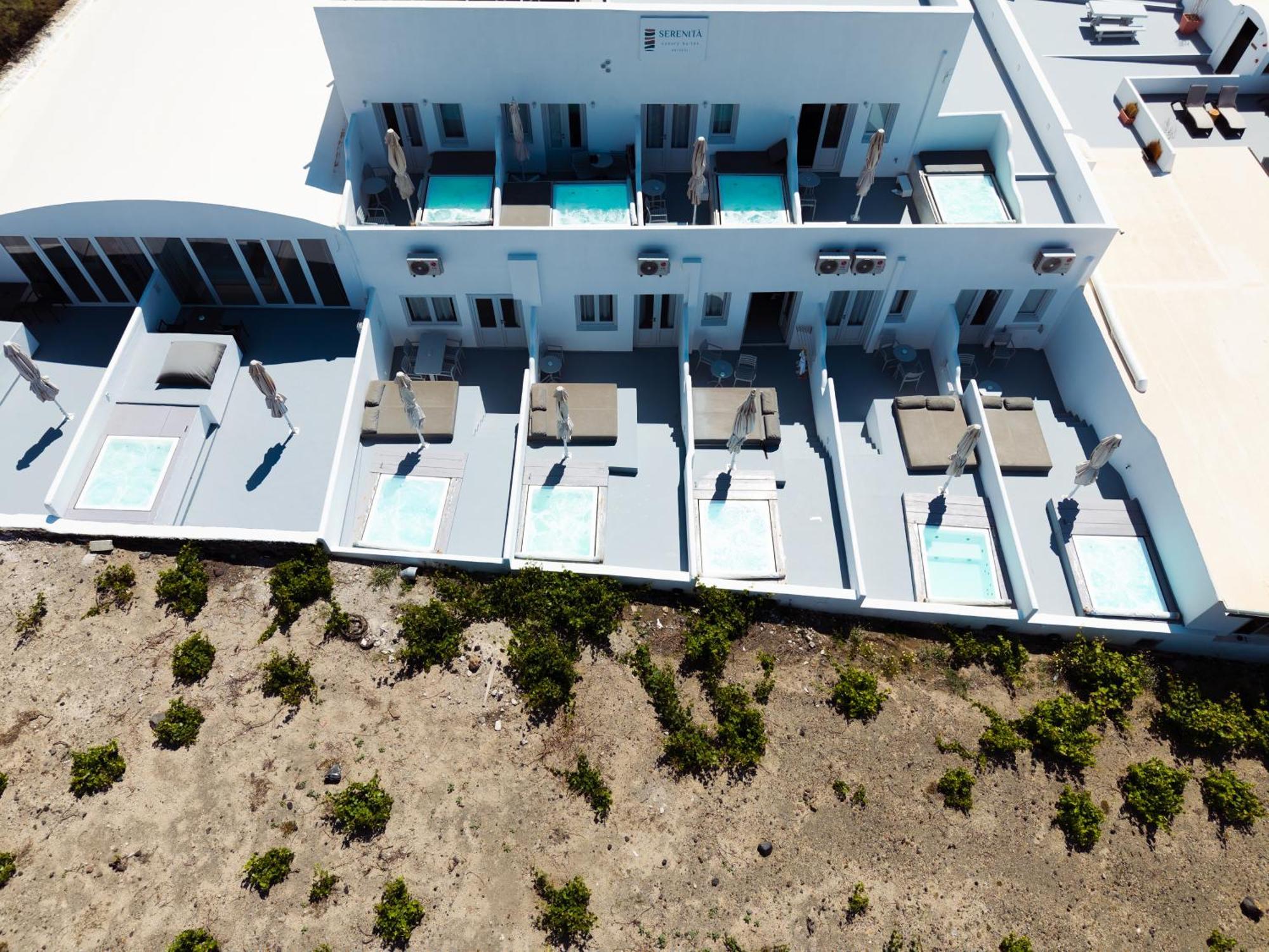Serenita Luxury Suites Akrotírion Exteriör bild