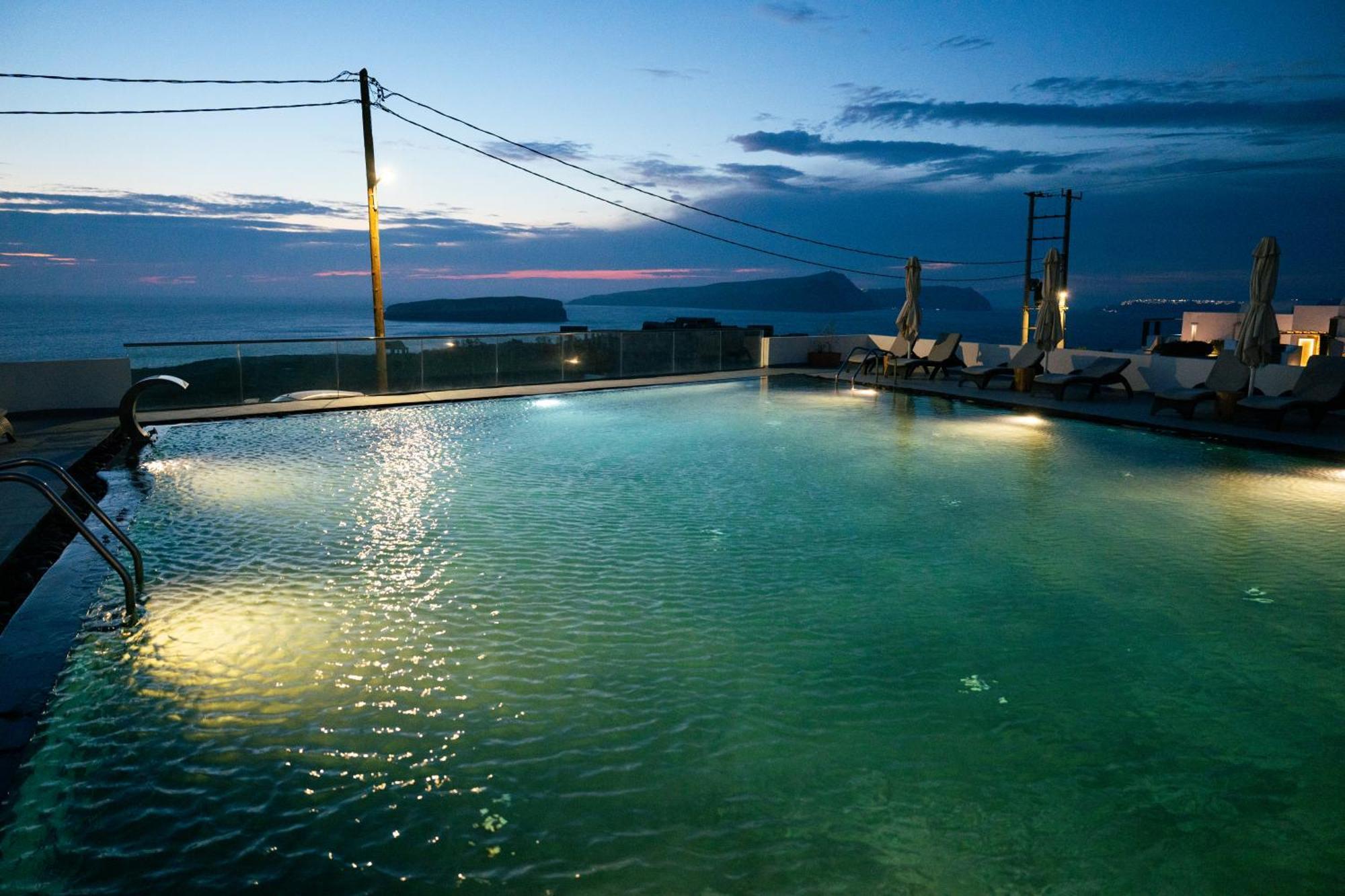 Serenita Luxury Suites Akrotírion Exteriör bild