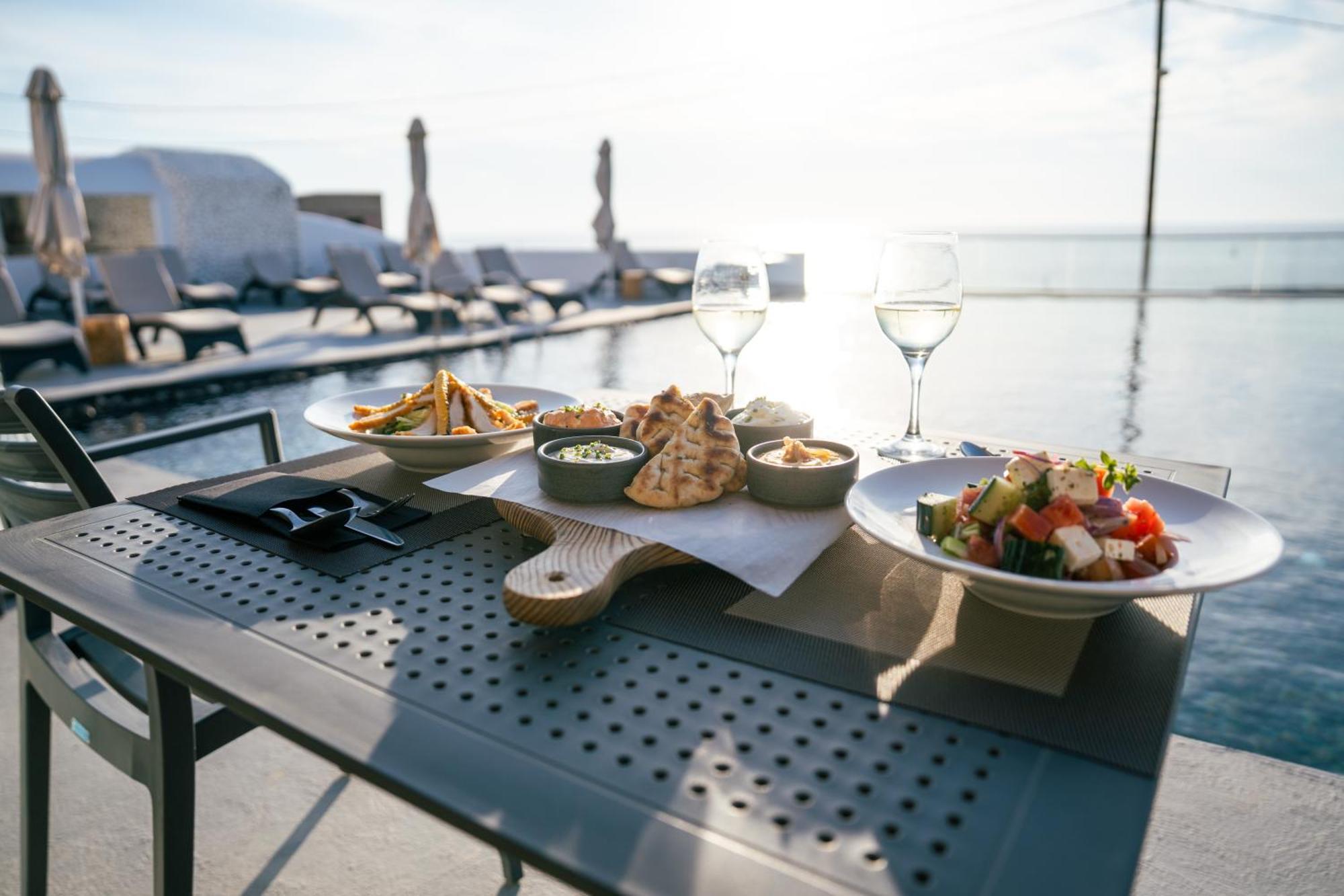 Serenita Luxury Suites Akrotírion Exteriör bild